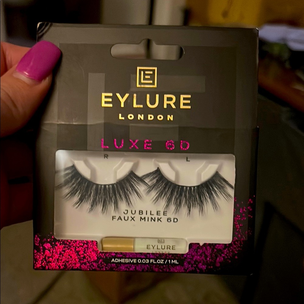Eyelashes NWT